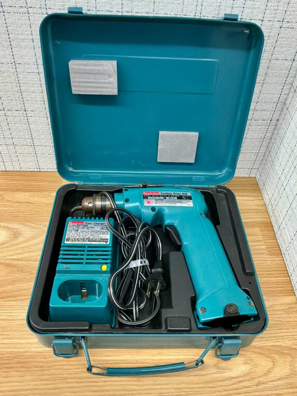 Makita Cordless Driver Drill Kit w/ Charger & Case | Vintage | Works Great